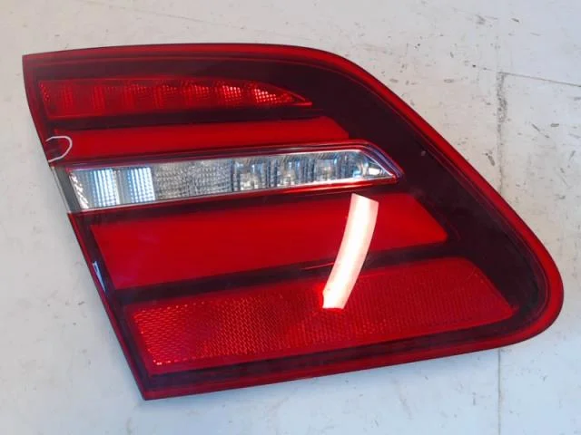 Mercedes B 180-200 W246/W242 2012-19 Hátsó lámpa, bal, csomagtérajtón (belső)