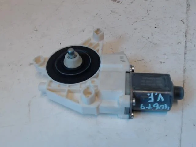 Mercedes B 180-200 W246/W242 2012-19 Ablakemelő motor