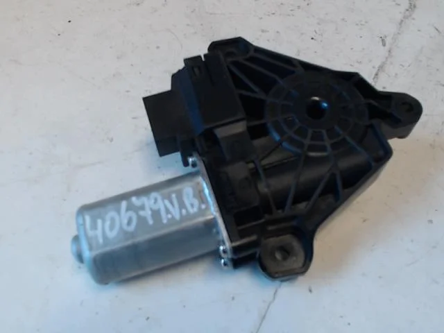 Mercedes B 180-200 W246/W242 2012-19 Ablakemelő motor