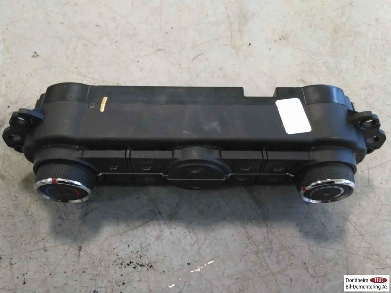 Maxus E-DELIVER9 2022- Heater control unit view 2