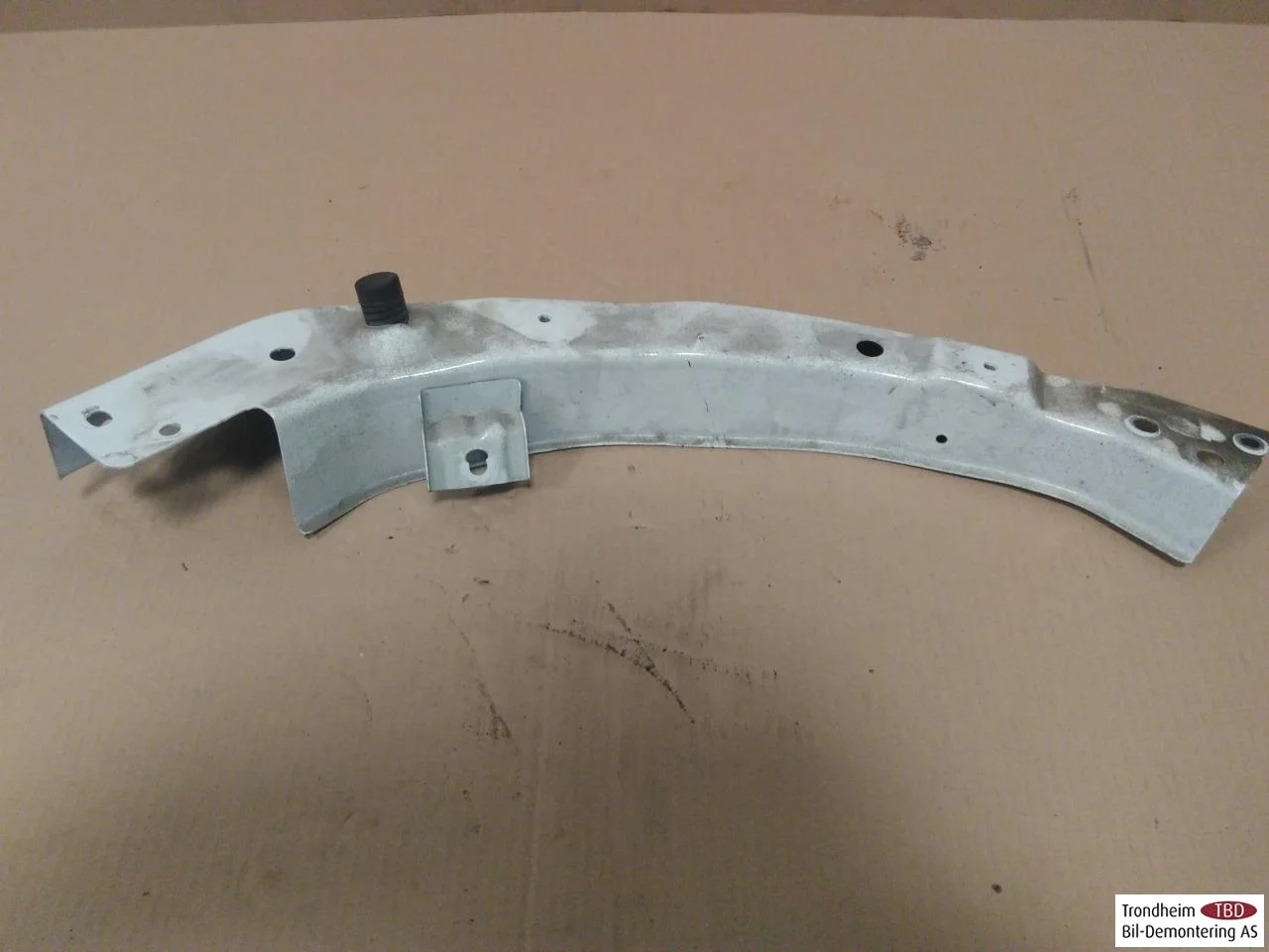 Maxus E-DELIVER9 2022- Upper front panel