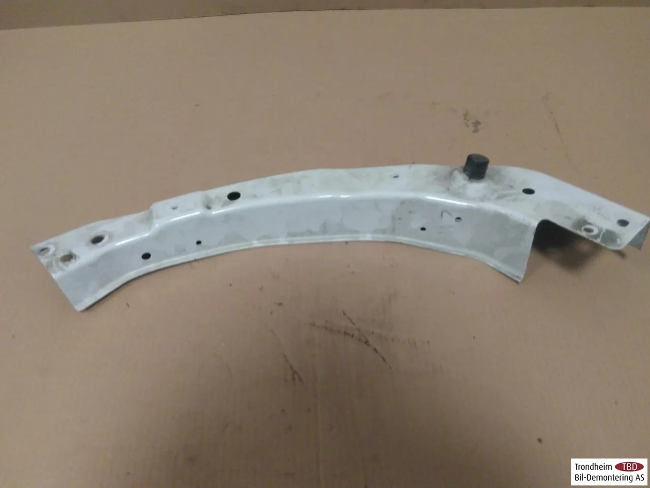 Maxus E-DELIVER9 2022- Upper front panel