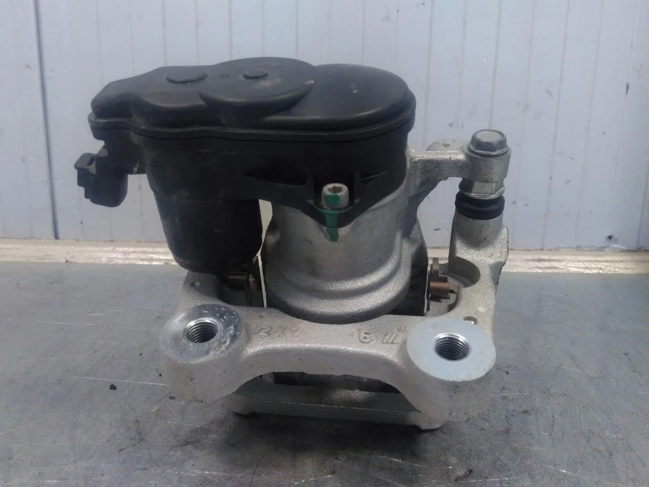Toyota BZ4X EA10 2022- Etrier frână spate dreapta vedere 2