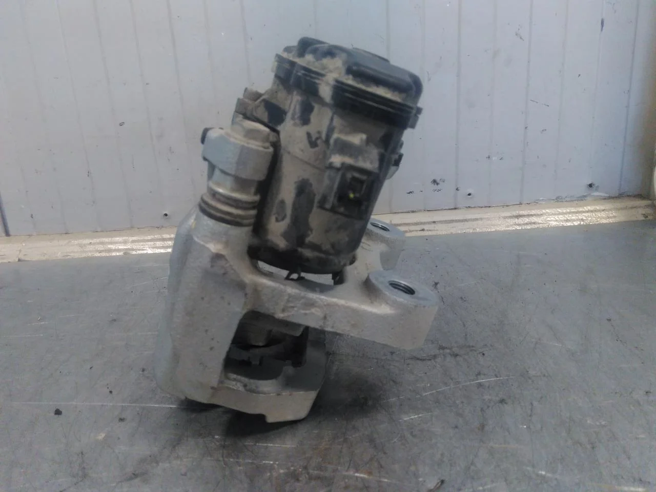 Toyota BZ4X EA10 2022- Etrier frână spate dreapta vedere 3