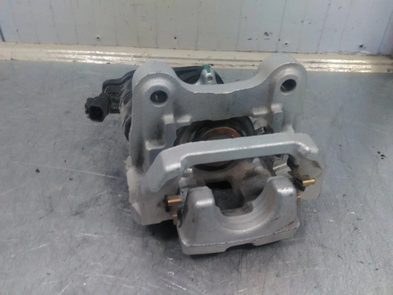 Toyota BZ4X EA10 2022- Etrier frână spate dreapta vedere 4