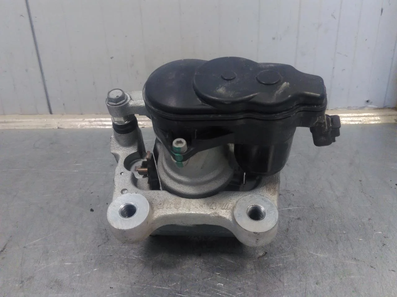 Toyota BZ4X EA10 2022- Etrier frână spate stânga vedere 2