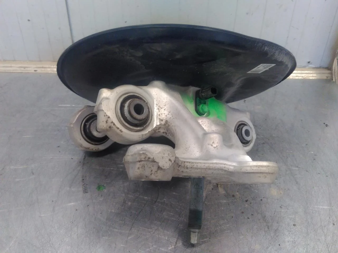 Toyota BZ4X EA10 2022- Stub axle carrier, right rear view 2