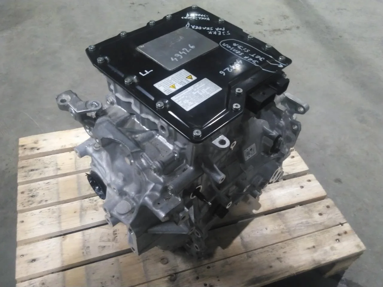 Toyota BZ4X EA10 2022- Elektromos motor, első nézet 2