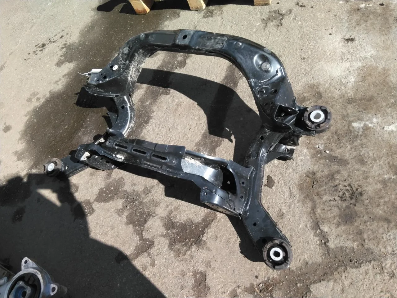 Toyota BZ4X EA10 2022- Hátsó híd kereszttartó / segédkeret nézet 2