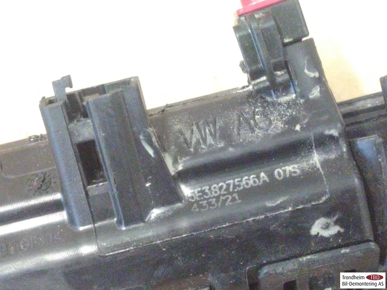 Volkswagen ID.4 2021- Csomagtérajtó kapcsoló nézet 3