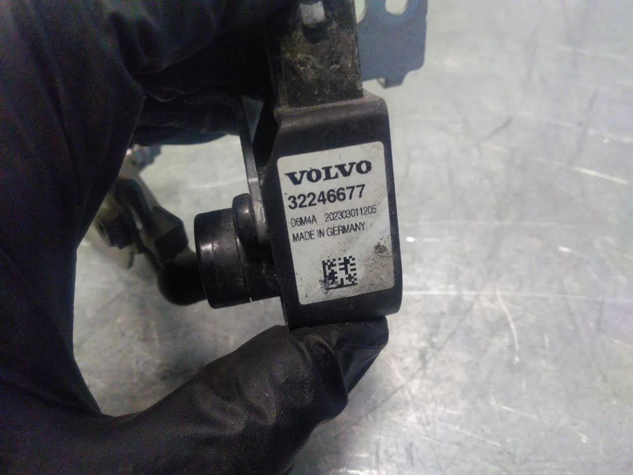 Volvo C40/RECHARGE 2021-> Senzor reglaj nivel / suspensie pneumatică vedere 3