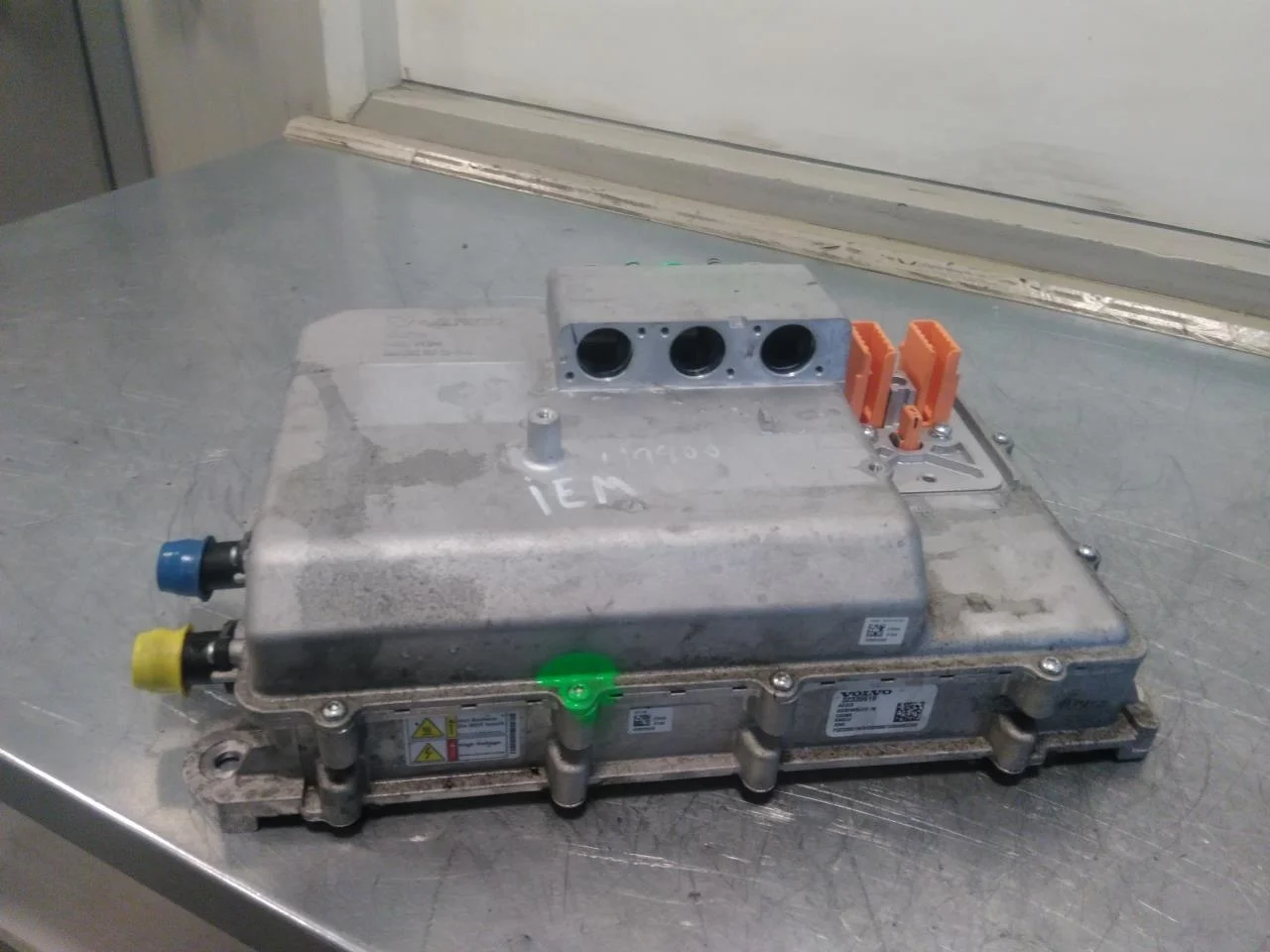 Volvo C40/RECHARGE 2021-> Inverter, 12-220V