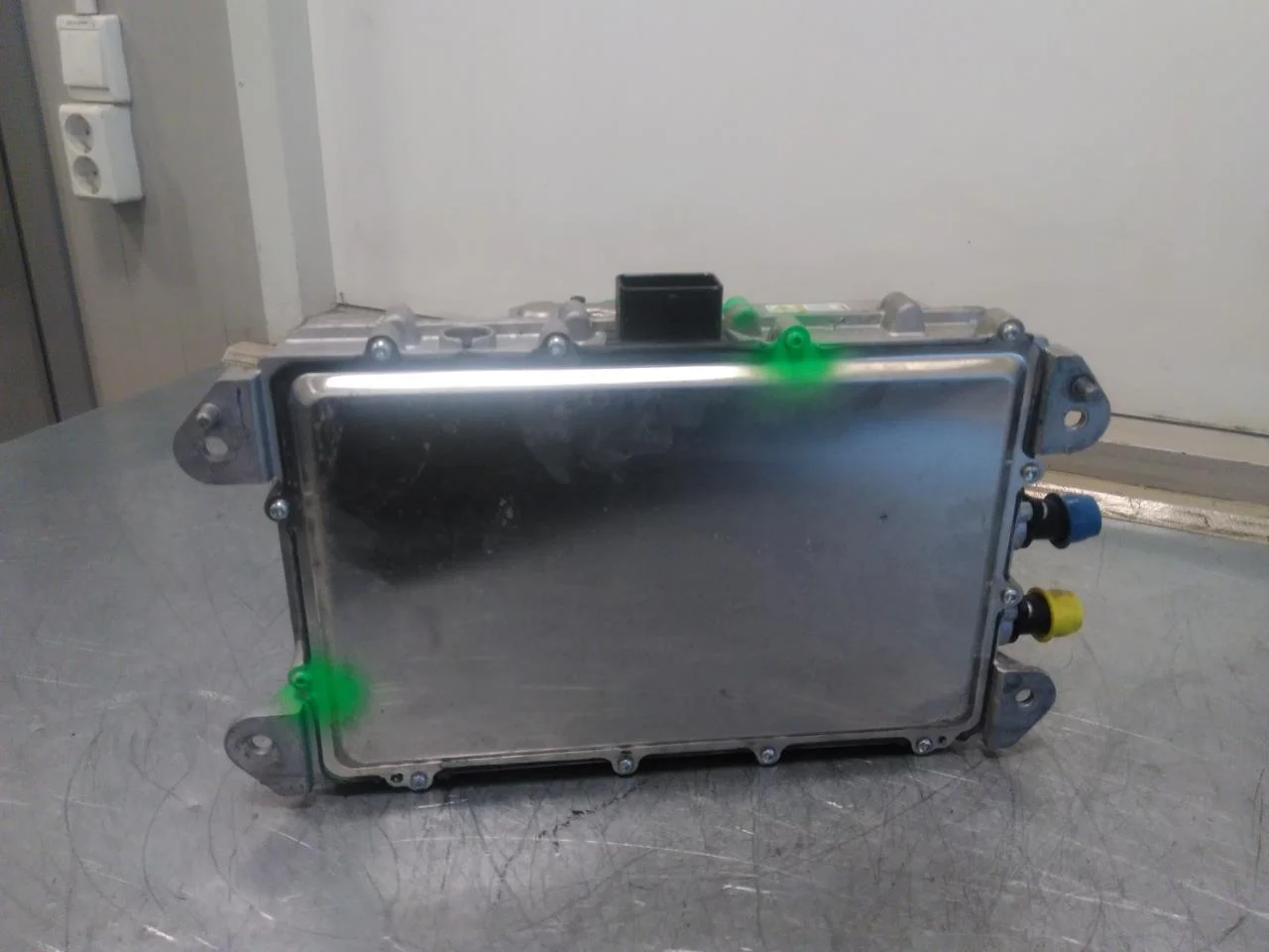Volvo C40/RECHARGE 2021-> Invertor, 12-220V vedere 3
