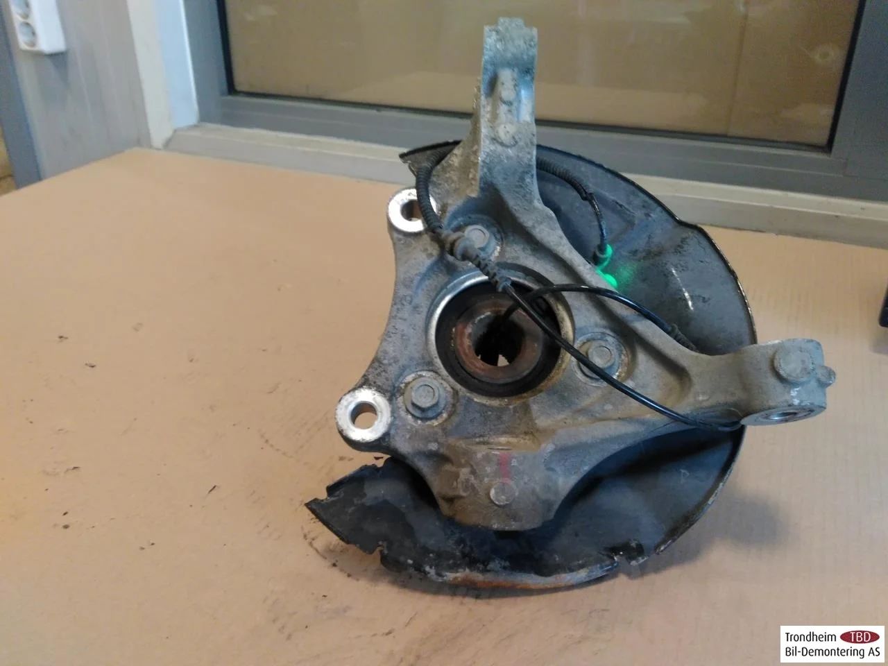 Opel / Vauxhall AMPERA-E 2017- Front right steering knuckle view 2