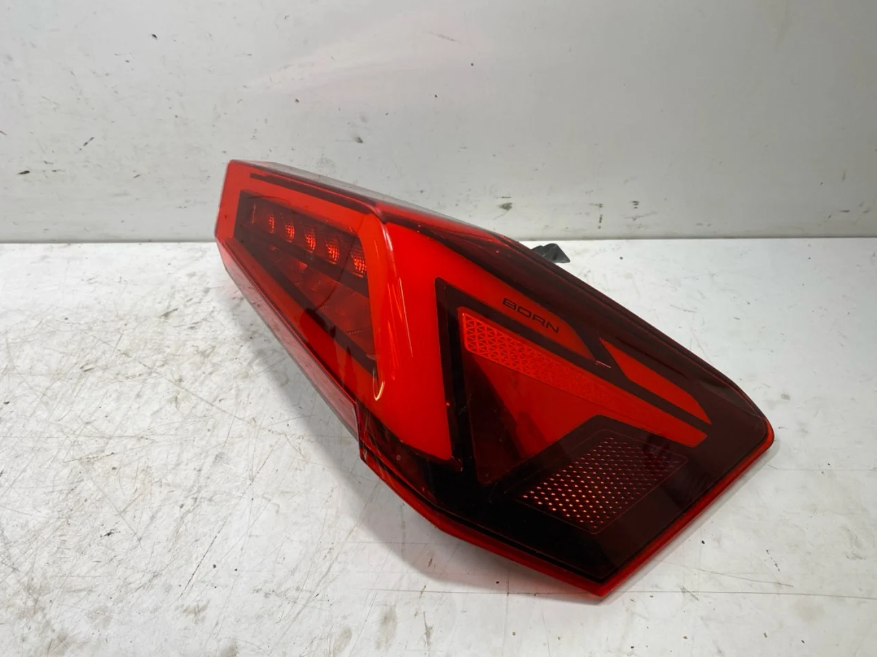 Cupra BORN 2022- Lampă spate dreapta vedere 2