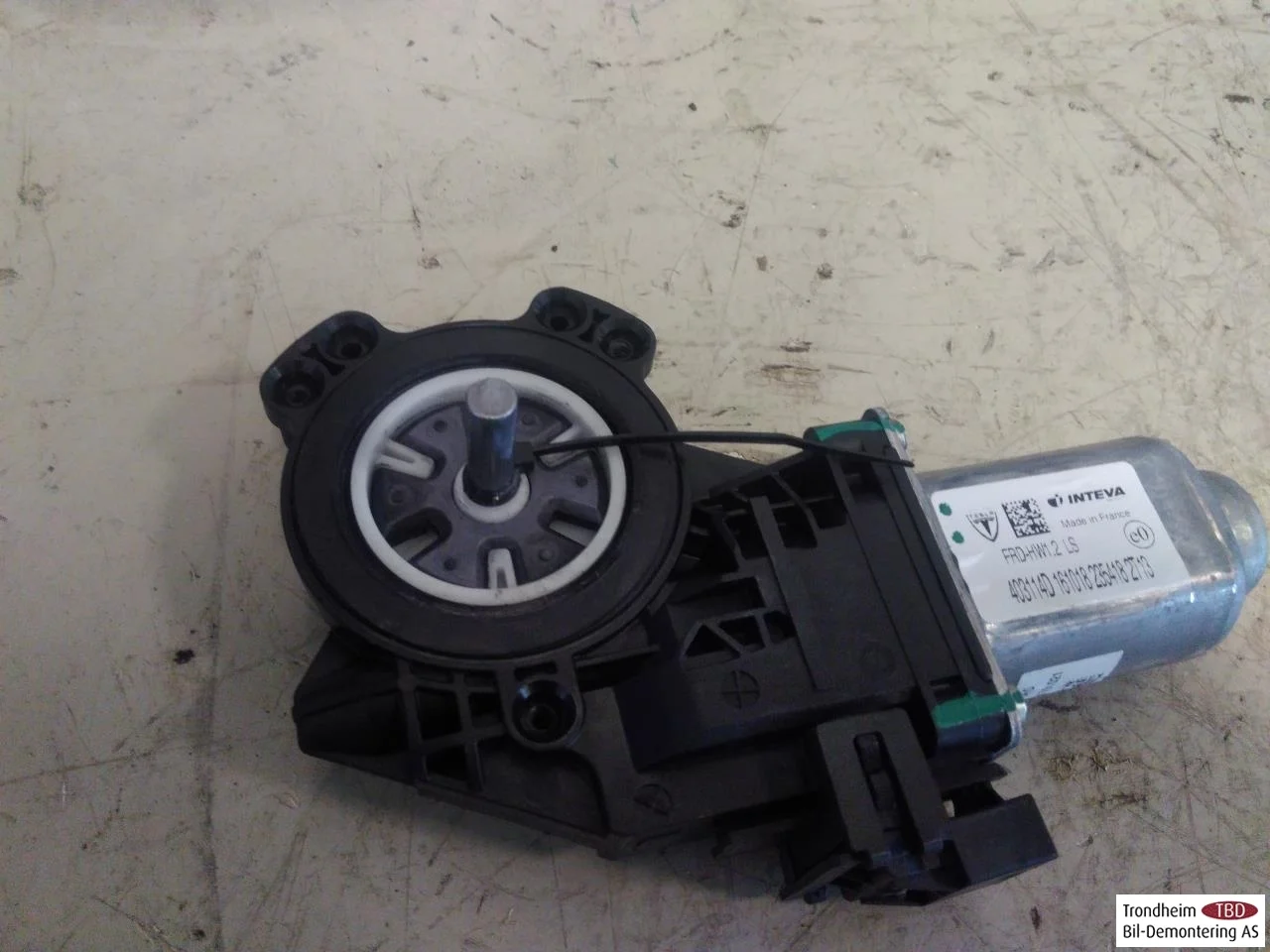 Tesla MODEL 3 2017--> Ablakemelő motor