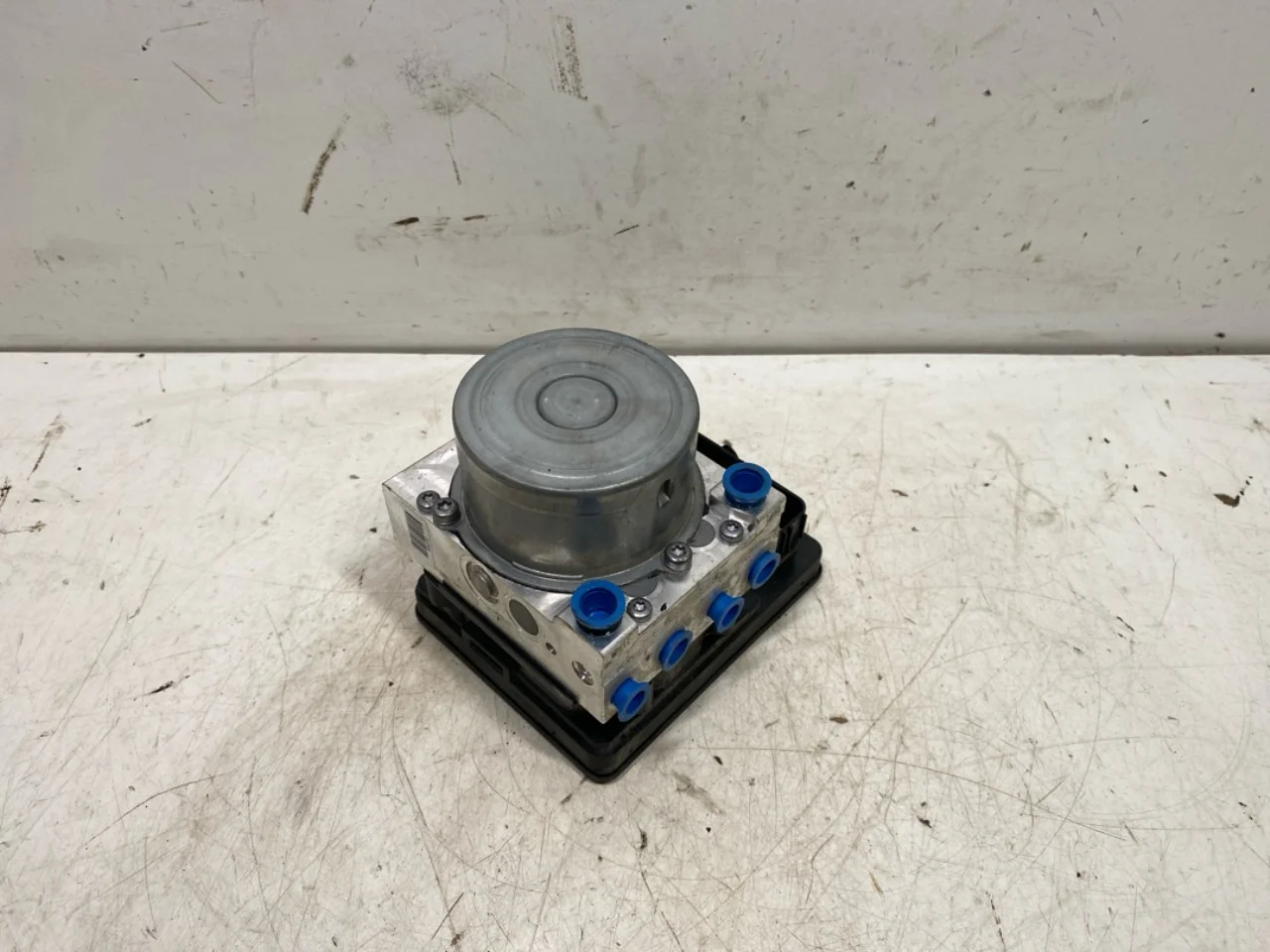 Cupra BORN 2022- ABS hydraulic unit view 2