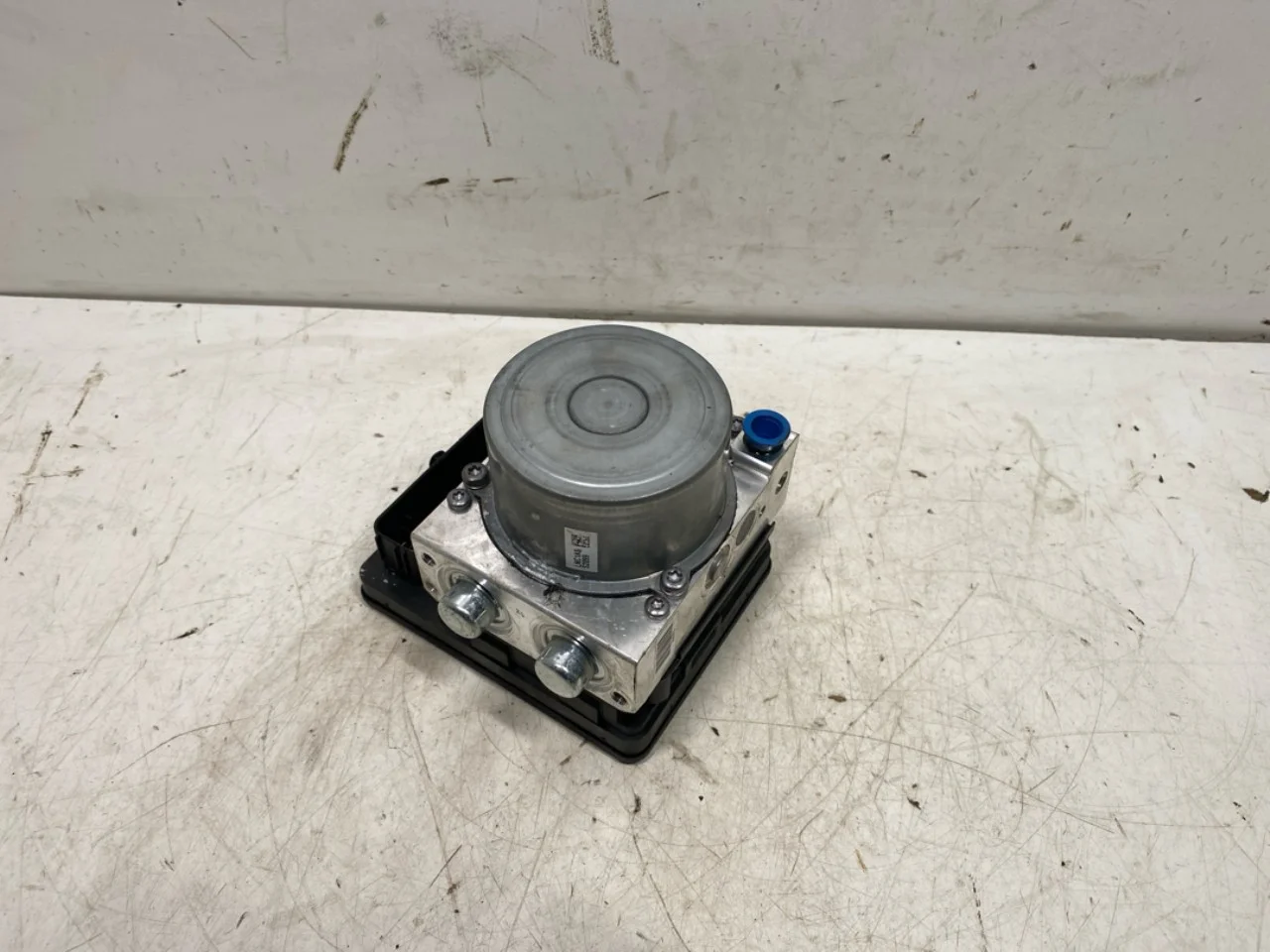 Cupra BORN 2022- ABS hydraulic unit view 3