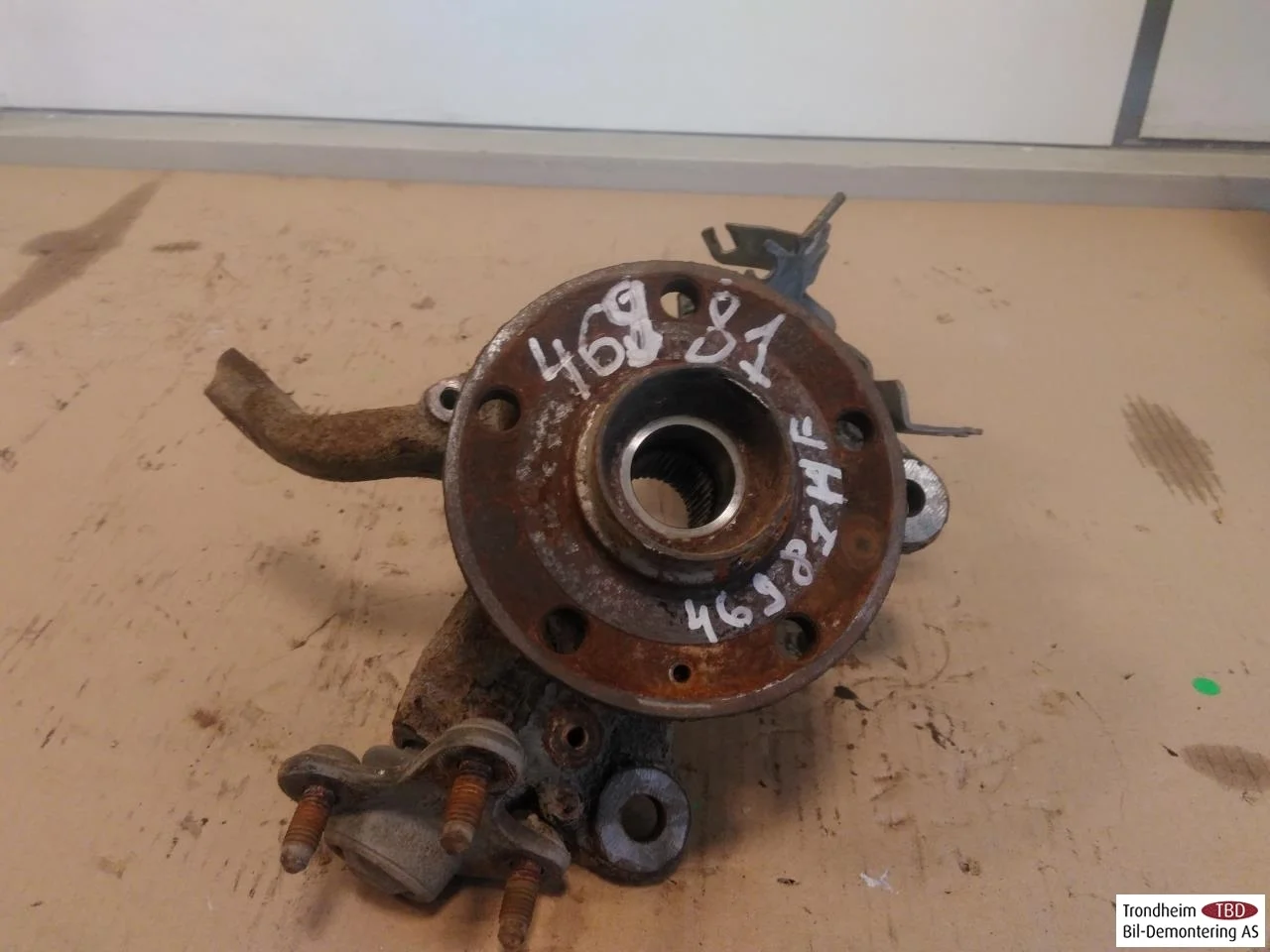 Volkswagen GOLF, E-GOLF VII 2013-20 Front right steering knuckle
