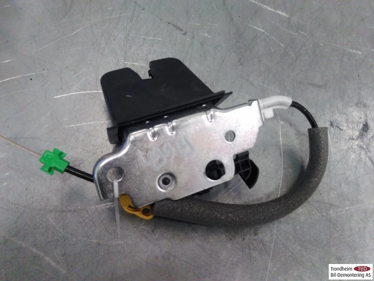 Volkswagen ID.4 2021- Tailgate lock view 2