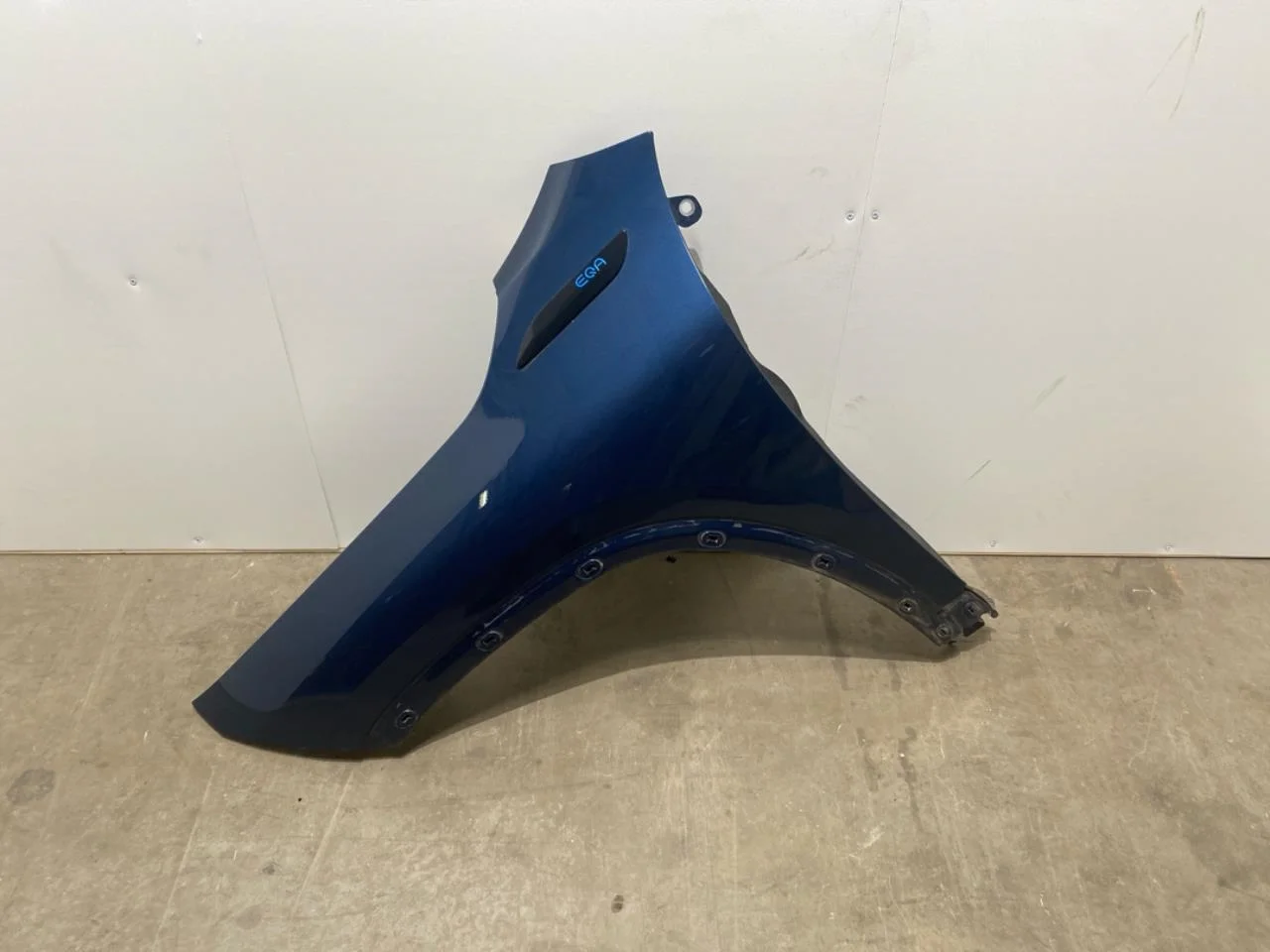 Mercedes EQA H243 2021- Front left fender