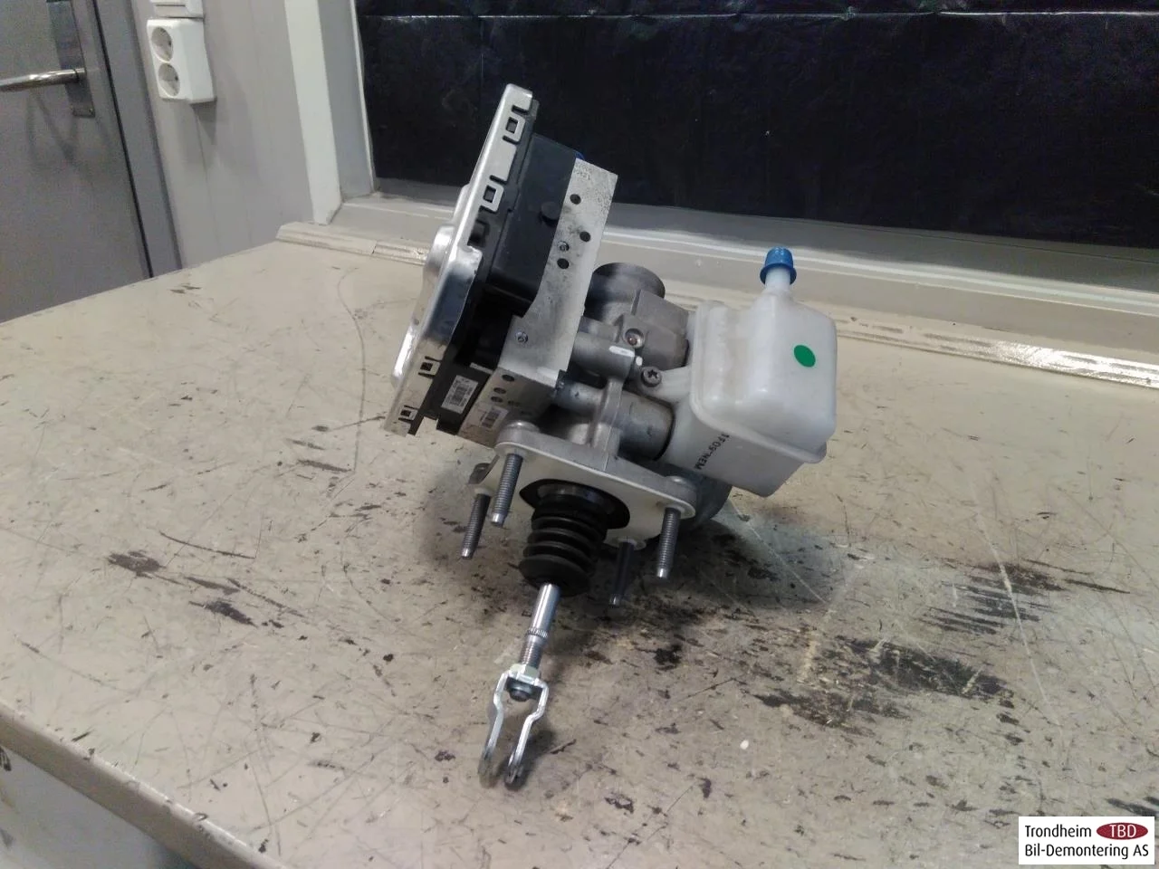 Hyundai IONIQ 5 NE 2022- ABS hydraulic unit view 2