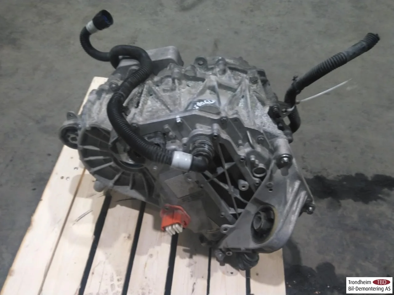 Tesla MODEL Y 2021- Front electric motor view 2