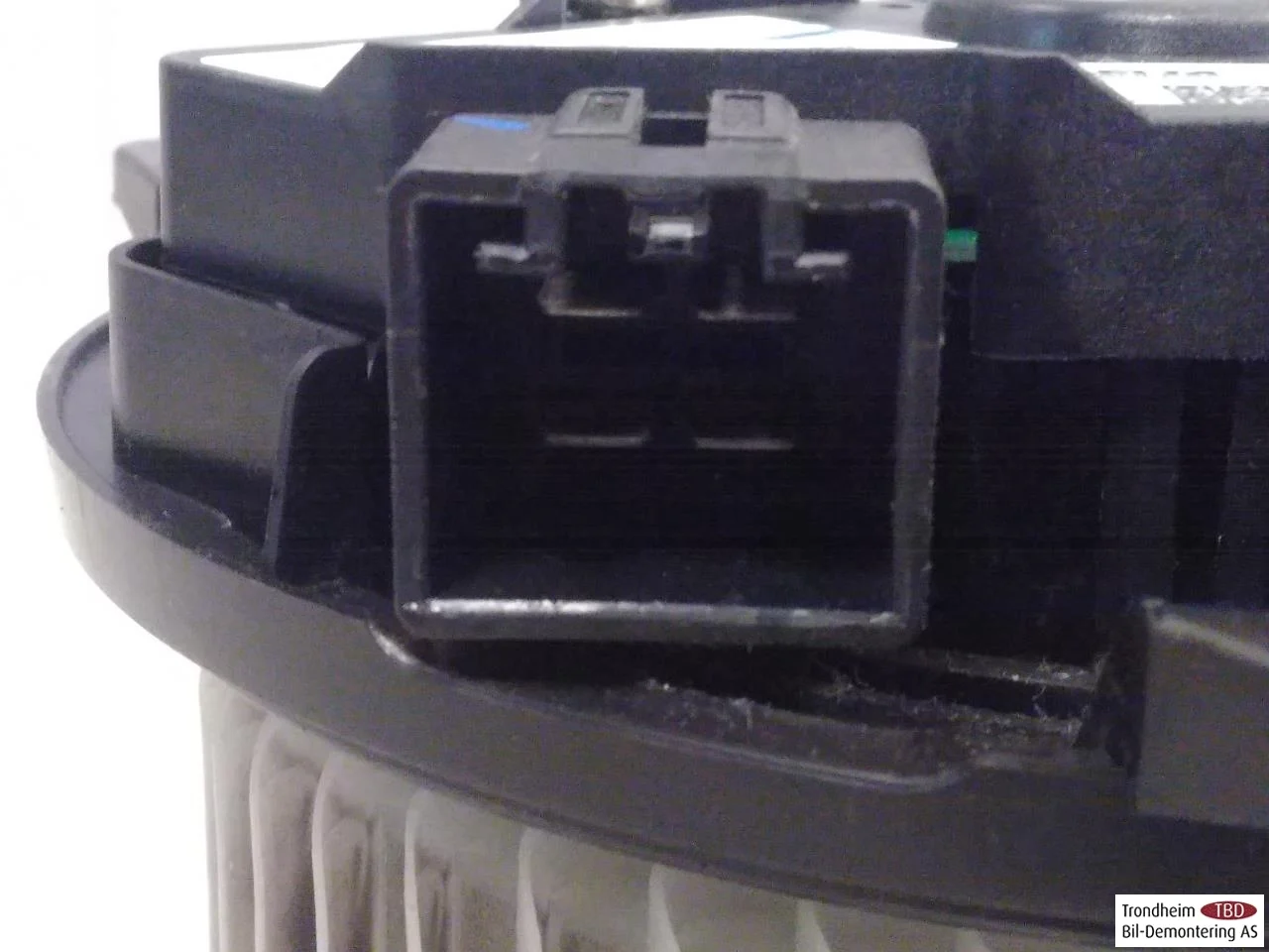 Tesla MODEL Y 2021- Heater blower motor view 3