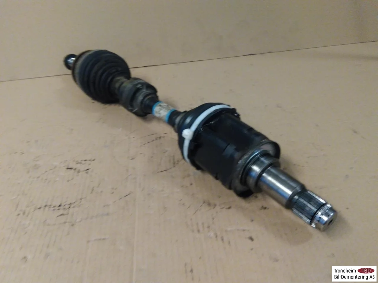 Lexus NX 300H 2015-21 Front left driveshaft view 2