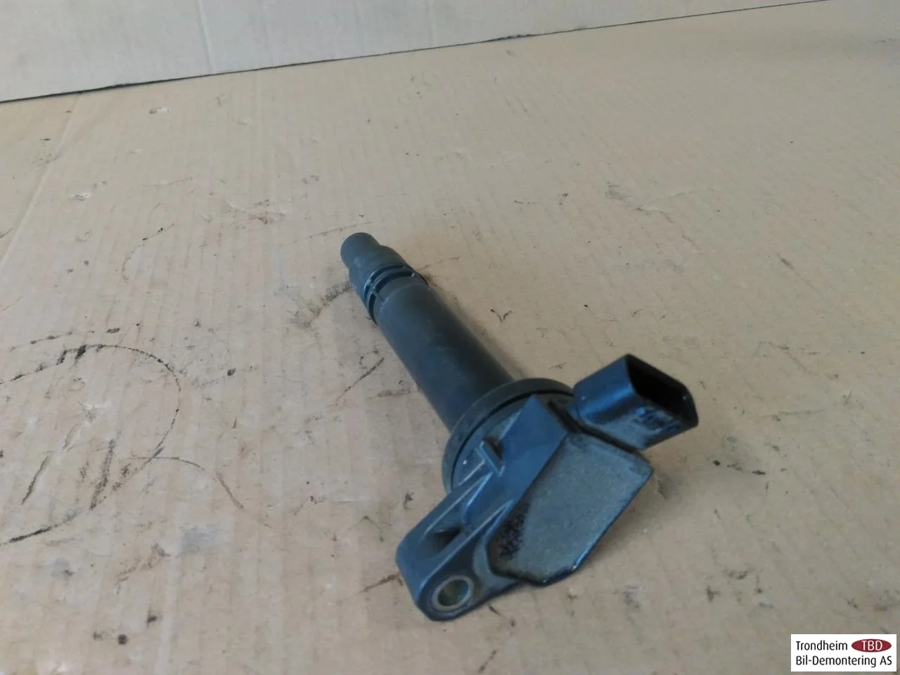 Lexus NX 300H 2015-21 Ignition coil view 2