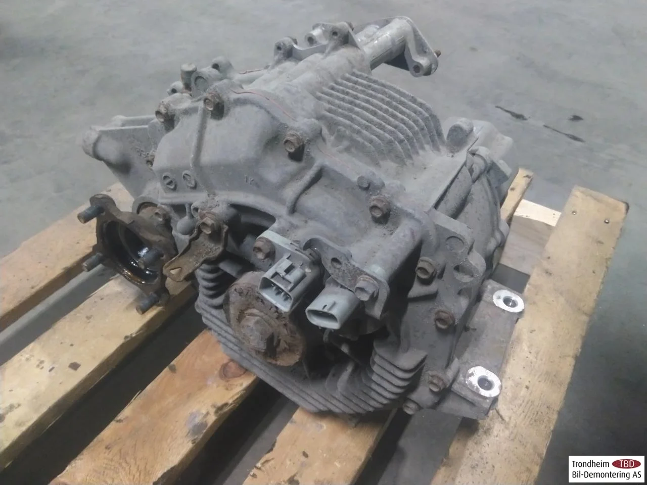 Lexus NX 300H 2015-21 Elektromos motor, hátsó nézet 2