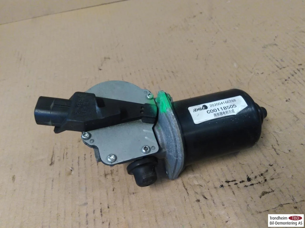 Maxus E-DELIVER3 EV30 2020- Windshield wiper motor view 2