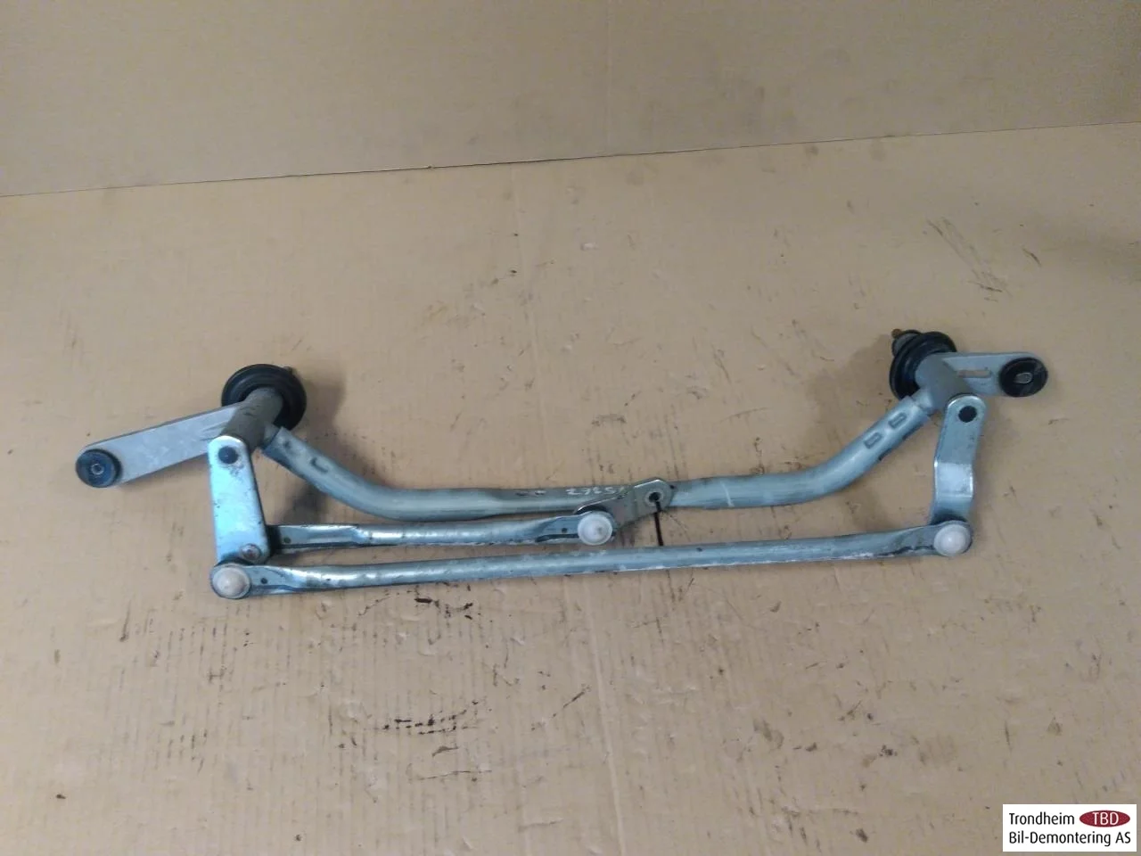 Maxus E-DELIVER3 EV30 2020- Windshield wiper linkage view 2