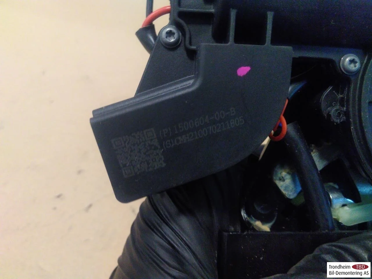 Tesla MODEL 3 2017--> Tailgate lock view 3
