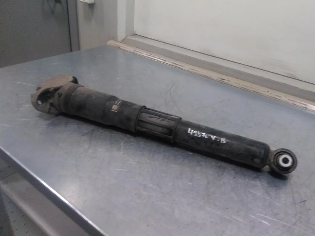 Skoda ENYAQ IV 2021- Shock absorber, rear