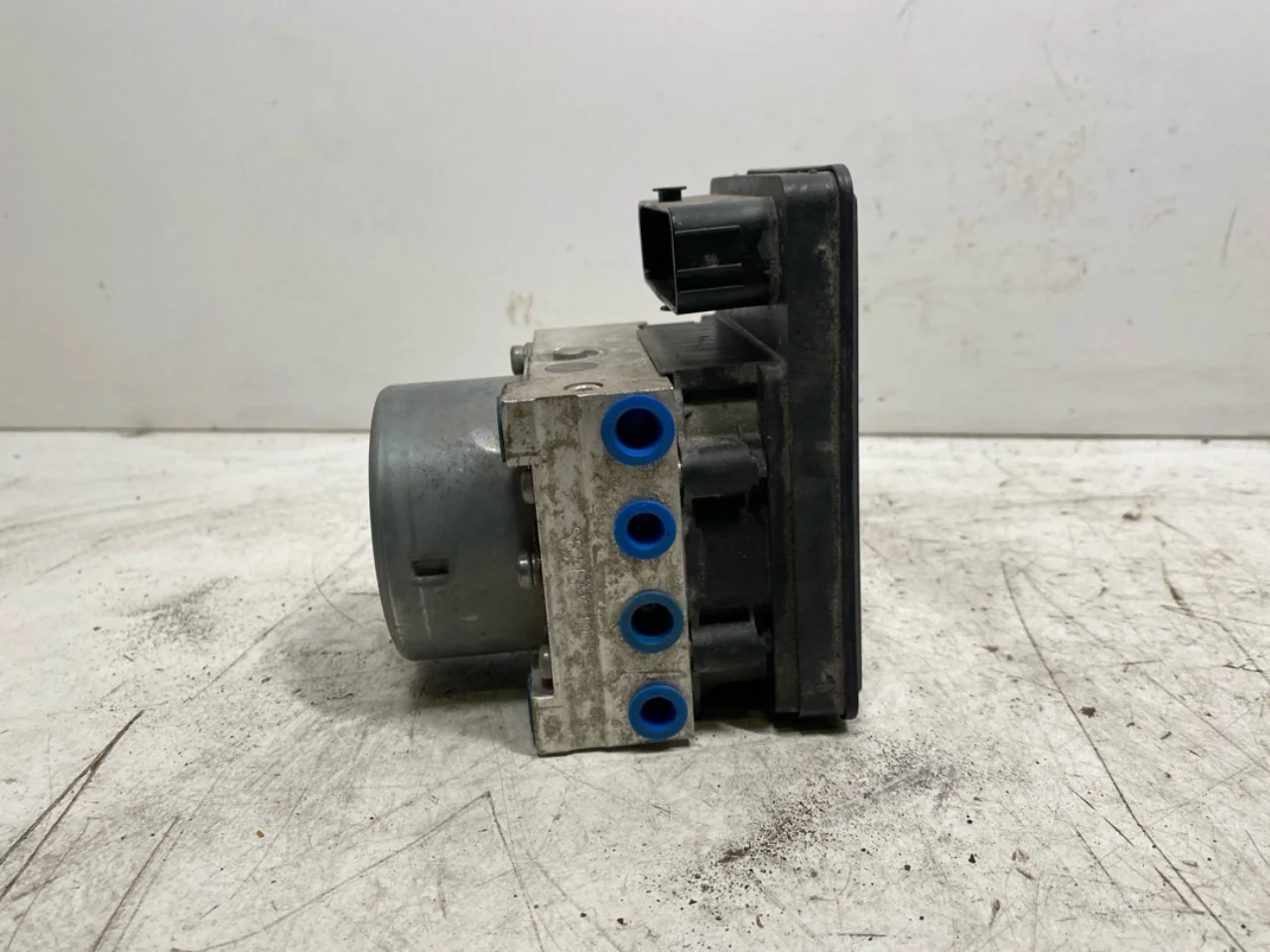 Volkswagen ID.4 2021- ABS hydraulic unit view 2