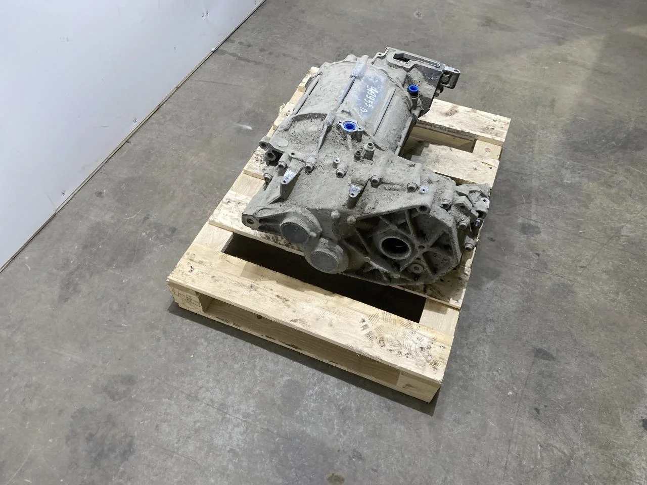 Volkswagen ID.4 2021- Rear electric motor view 2