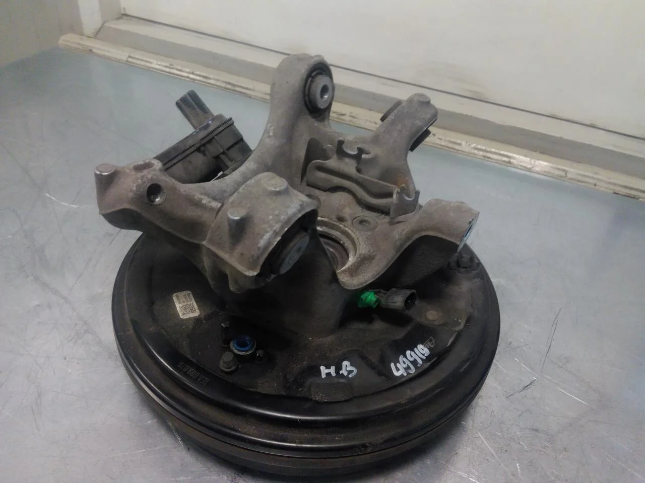 Volkswagen ID.4 2021- Stub axle carrier, right rear