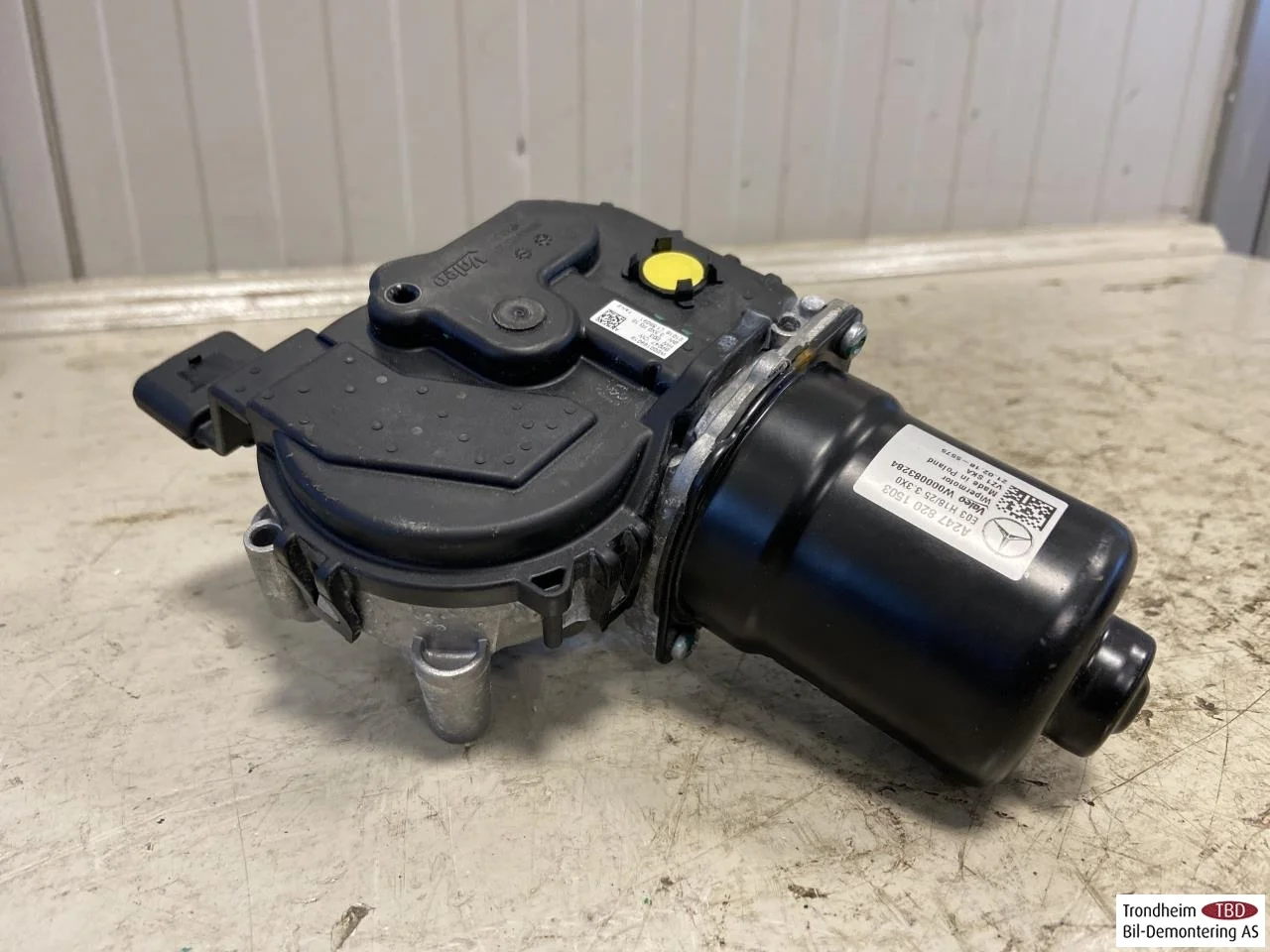 Mercedes EQA H243 2021- Windshield wiper motor view 2