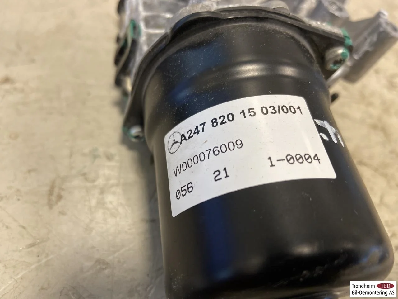 Mercedes EQA H243 2021- Windshield wiper motor view 4