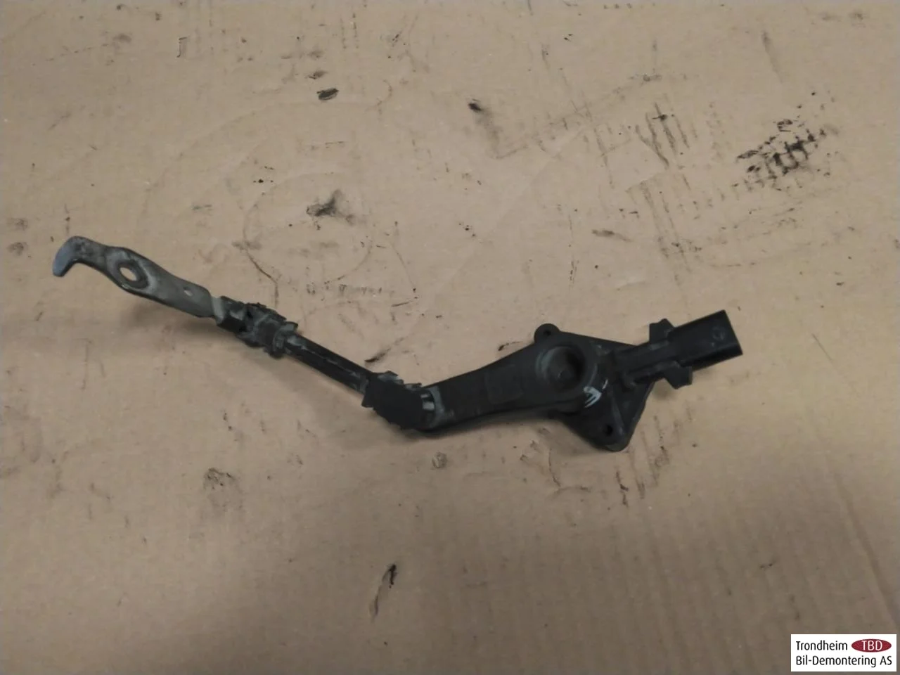 Peugeot 2008/E-2008 2020-> Level control / air suspension sensor view 2
