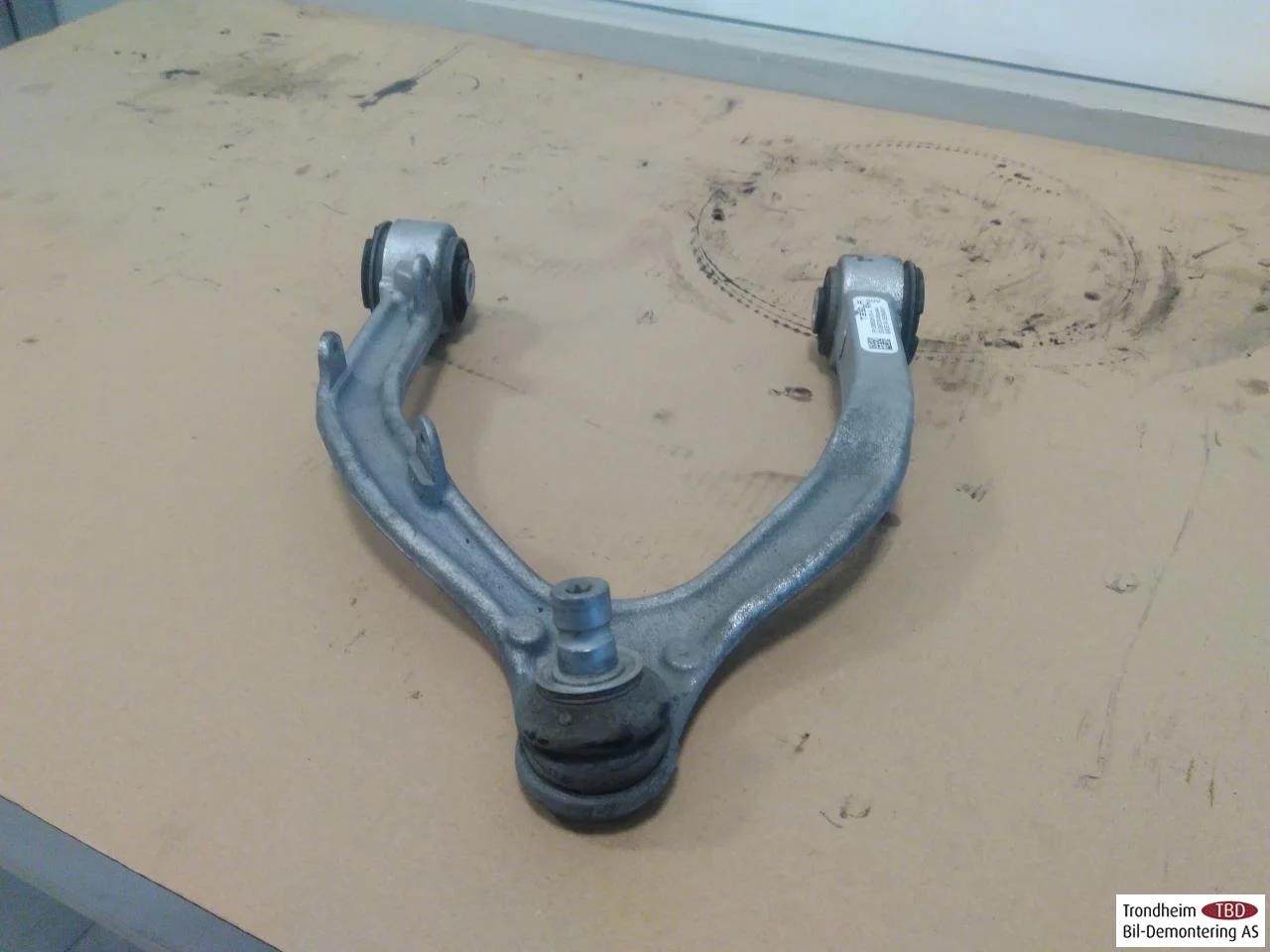 Tesla MODEL Y 2021- Control arm, front right, upper view 2