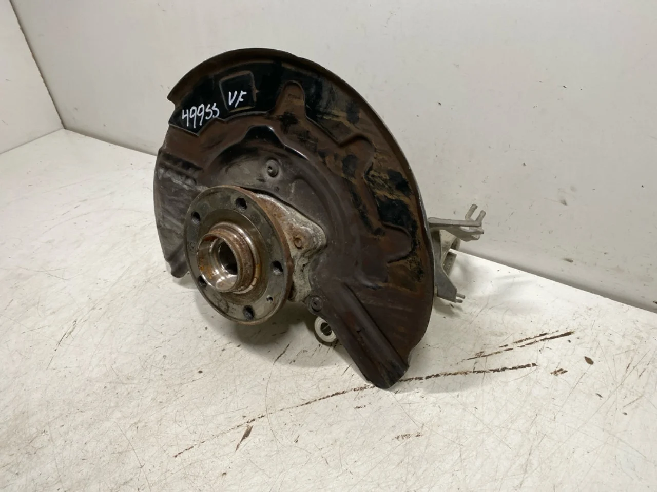 Volkswagen ID.4 2021- Stub axle carrier, left front view 2
