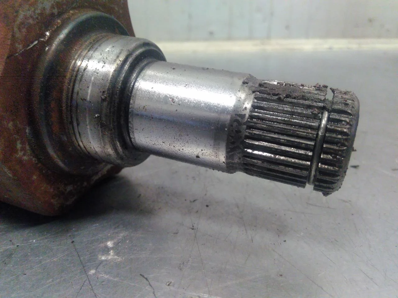 Volkswagen ID.4 2021- Front left driveshaft view 3