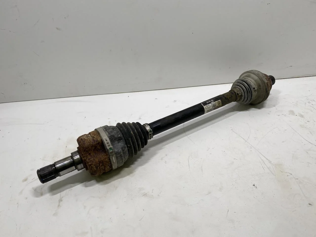 Volkswagen ID.4 2021- Rear left driveshaft view 2
