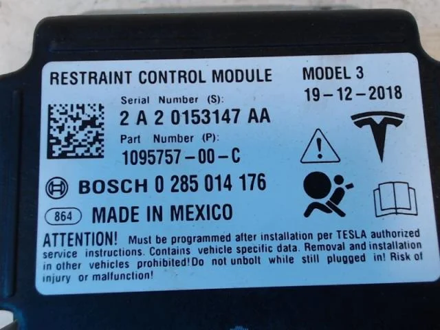 Tesla MODEL 3 2017--> Légzsák elektronikai egység nézet 2