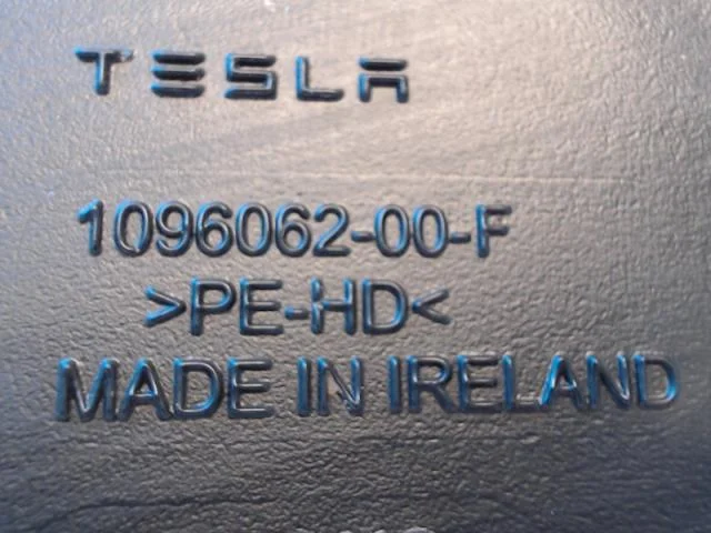 Tesla MODEL 3 2017--> Mosótartály, szélvédő nézet 2