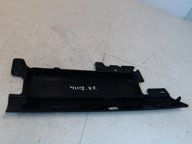 Tesla MODEL 3 2017--> Egyéb belső berendezés nézet 2