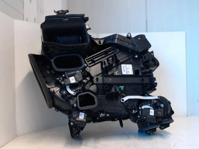 Tesla MODEL 3 2017--> A/C, other view 3