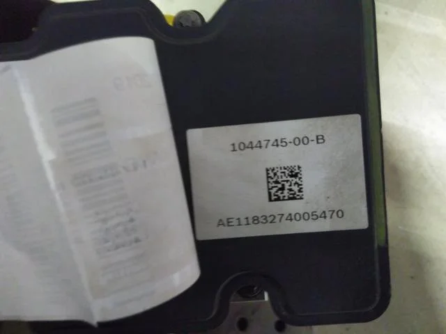 Tesla MODEL 3 2017--> ABS hidraulika egység (tömb) nézet 3